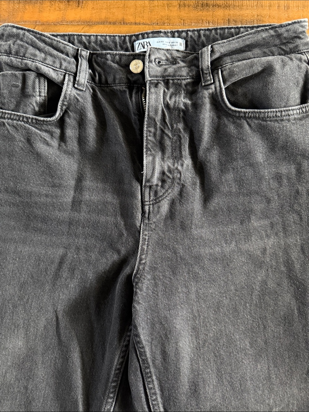 ZARA Women’s Charcoal Straight-Leg Jeans Raw Hem- size 8